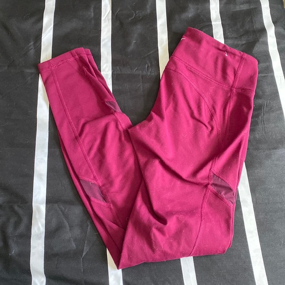 Old navy wine-colored leggings with mesh - Picture 1 of 3